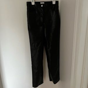 Super adorable black Aritzia Melina Pant. Size 0 and short length.